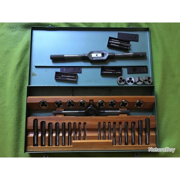 MAGNIFIQUE COFFRET AVEC TARAUDES ET FILI�RES ANCIENNES FABRICATION