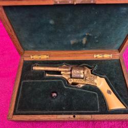 Revolver a broche a systeme dor&eacute; en coffret G DEUSTER