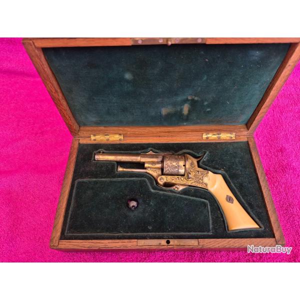 Revolver a broche a systeme dor� en coffret G DEUSTER