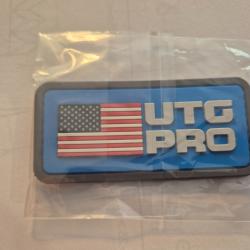 ECUSSON RECTANGULAIRE  EN PVC DE LA MARQUE "UTG"