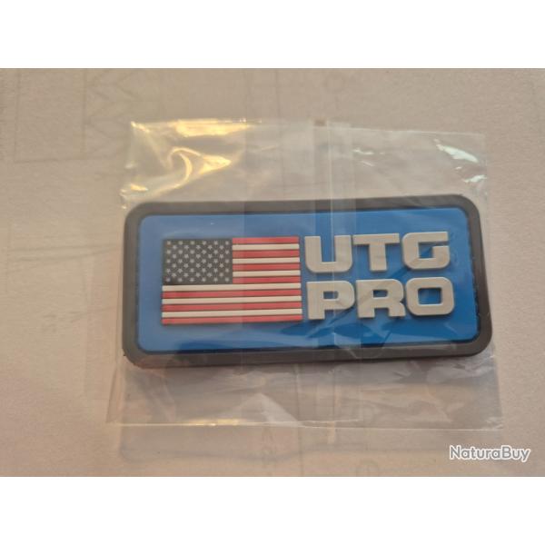 ECUSSON RECTANGULAIRE  EN PVC DE LA MARQUE "UTG"