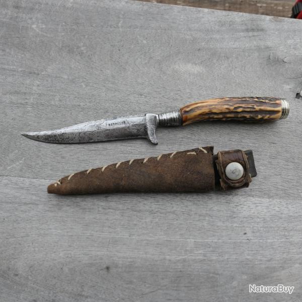 Couteau Nicker (Ou Trachtenmesser=couteau de botte).Manche bois de cerf. Avec son �tui.