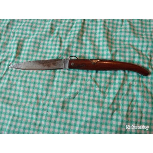 V�ritable couteau de Poilu avec beaux marquages.