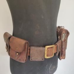 Ceinture en cuir, poches et accessoires
