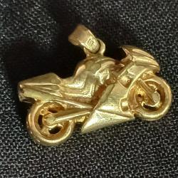 Magnifique pendentif vintage en forme de superbike en plaqu&eacute; or