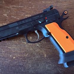 CZ75 SP01 : Kit Magwell (Magwell, 2 plaquettes oranges courtes et talon de chargeur) M3D