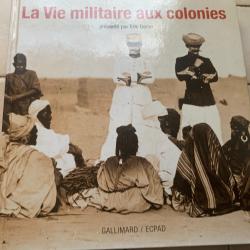 LIVRE LA VIE MILITAIRE AUX COLONIES