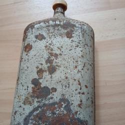 Ancienne bo&icirc;te &agrave; poudre vide