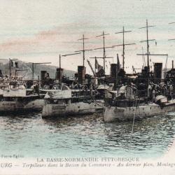 Carte postale ancienne Cherbourg Bassin du Commerce Torpilleurs - N&deg;8882