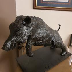 sculpture de sanglier faite main tr&egrave;s belle r&eacute;alisation sur support m&eacute;tallique gray de aman