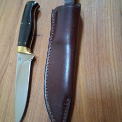 Couteau MG lame 11 CMS manche  micarta , garde laiton etui cuir .
