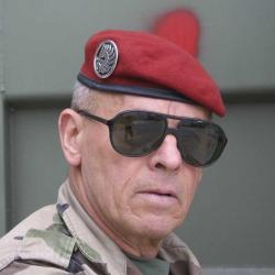 B&eacute;ret Commando amarante 55