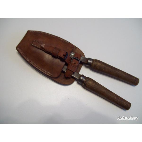 militaria ww1 petite pince peugeot fr�res dat�e 1918 et �tui cuir