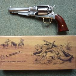 Uberti New Army &agrave; poudre noire.