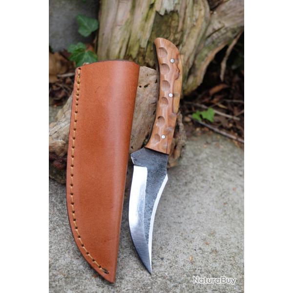 Couteau Skinner Lame Clip Point Acier Carbone 1075 Manche Bois 3D Etui Cuir Fabric Artisanale