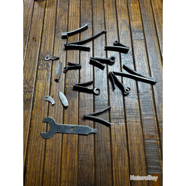 LOT DE PI�CES ARME A FEU COLLECTION RESORT ET ressort de g�chette ou ressort d'arr�t