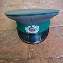 Casquette garde fronti&egrave;re Est allemand avec sacoche porte documents.annees 80