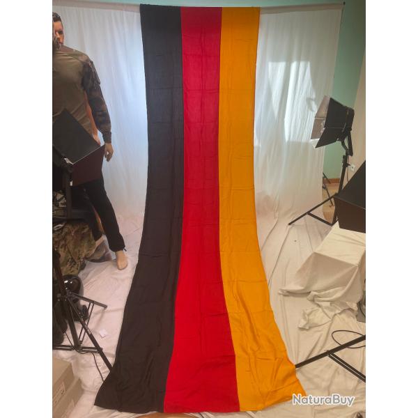 Drapeau Allemand 1,10m x 4m avec gaine pour poteau, confectionn� en allemagne de l'est