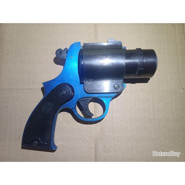 Pistolet lance fus�es M.A.B 62 LXT 40 mm
