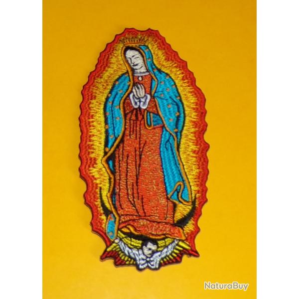 TISSU PATCH : VIERGE MARIE EN COULEURS , HAUTEUR 12 CM , BON ETAT VOIR PHOTOS . POUR TOUT RENSEIGNEM