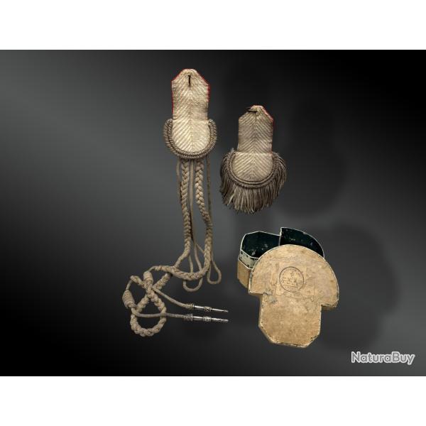 PAIRE d'�PAULETTES et AIGUILLETTES de BRIGADIER des GARDES du CORPS, de la MAISON MILITAIRE du ROI