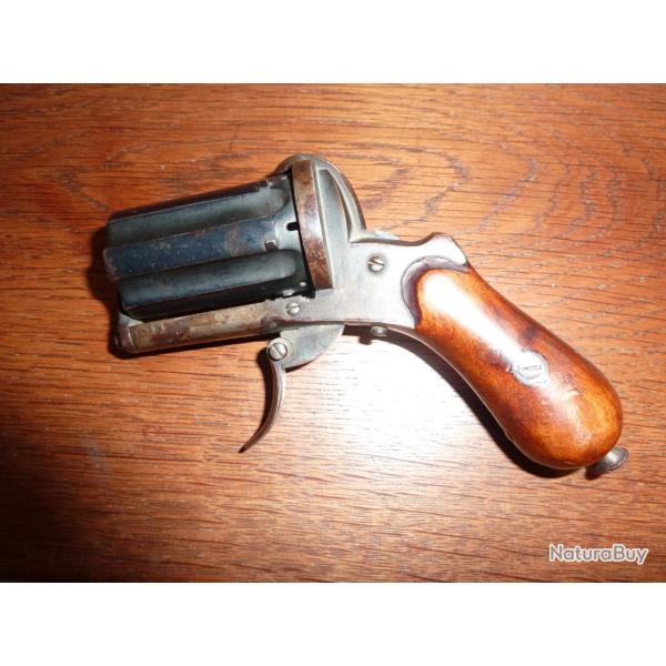 RARE REVOLVER POIVRIERE A BROCHE CAL 7 MM A 6 COUPS