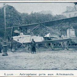 Carte postale ancienne - Lyon - A&eacute;roplane pris aux Allemands -N&deg;8893