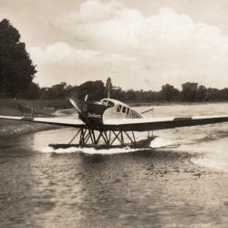 Carte postale ancienne hydravion Junkers sur l'Elbe &agrave; Dessau -N&deg;8894