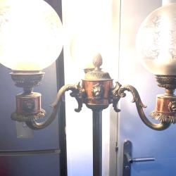 Lampadaire bronze dor&eacute;