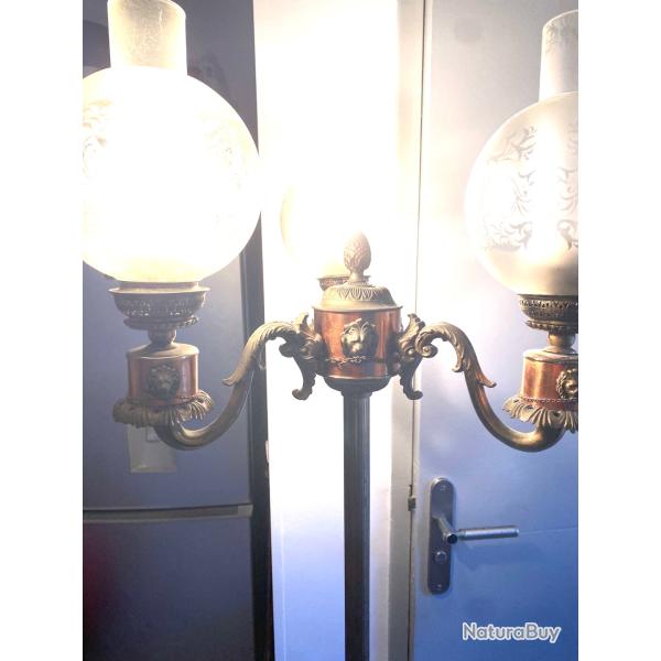 Lampadaire bronze dor�