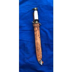 LONG COUTEAU DE CHASSE ARTISANAL SANS MARQUAGES POIGN&Eacute;E EN OS
