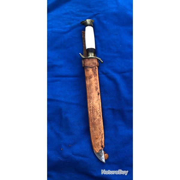 LONG COUTEAU DE CHASSE ARTISANAL SANS MARQUAGES POIGN�E EN OS