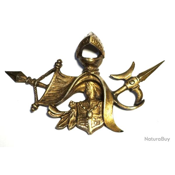 Troph�e h�raldique en bronze avec heaume ducal.