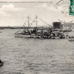Carte postale ancienne Bordeaux contre-torpilleurs Baliste et Fanfare -N&deg;8901