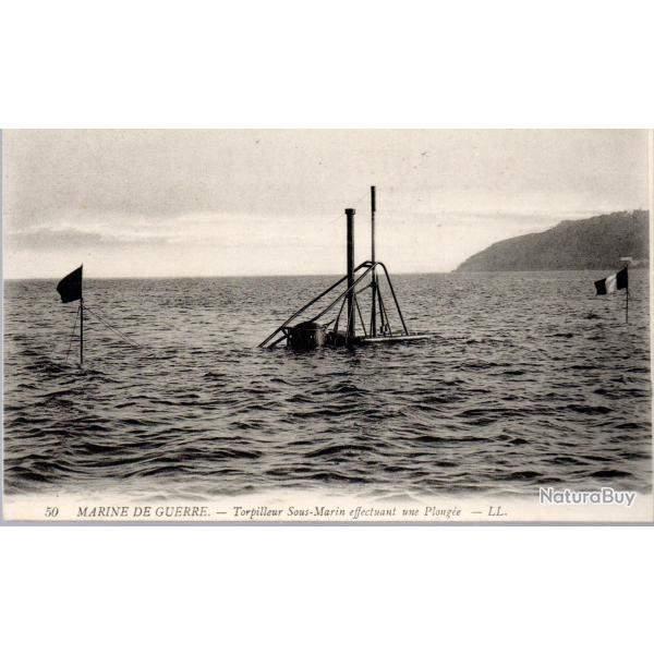 Carte postale ancienne - Marine de Guerre, Torpilleur Sous-Marin effectuant -N�8905