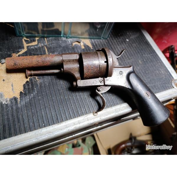 Revolver a broche