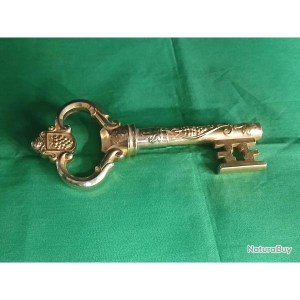 Tire-bouchon vintage de charme en m�tal dor�
