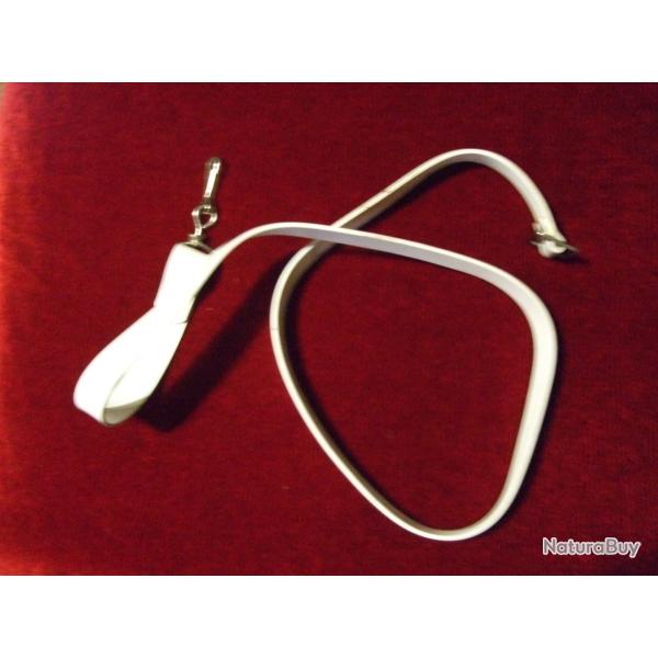 Bretelle pour PM Mat 49 de c�r�monie blanche . ( collection . )