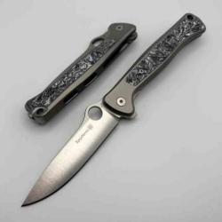 Couteau Spyderco Slym RIL Lame Acier M390 Manche Titane & FatCarbon Dark Matter Framelock SC271TIP