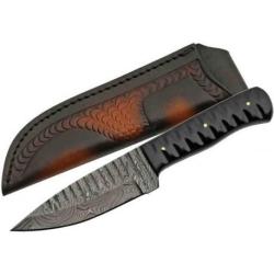 DM1198HN Couteau Skinner Damas Sharktooth 256 Couches Manche Corne Etui Cuir