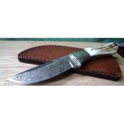 Couteau Lame Damas 176 Couches Manche Bois de Cerf Etui Cuir DM1050SG