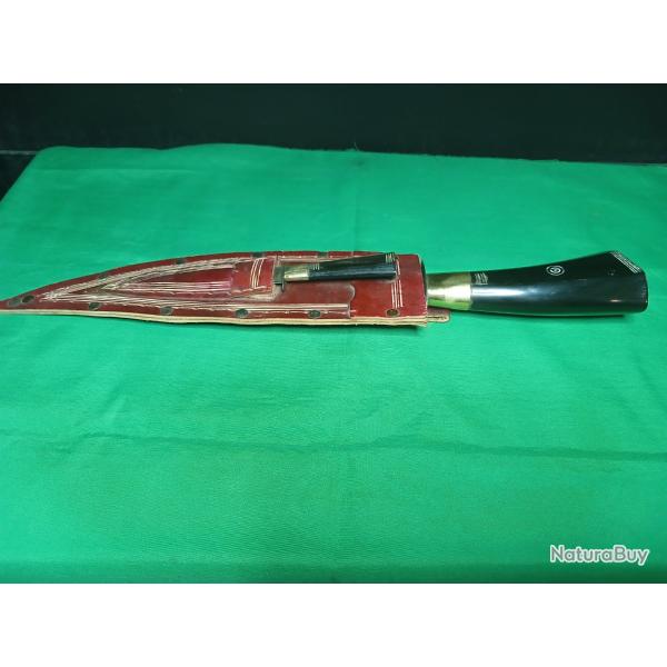 Ensemble traditionnel de deux couteaux asiatiques datant des ann�es 1940-1950