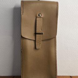 Porte chargeur ( cartouchi&egrave;re) en cuire naturel de l'Arm&eacute;e francaise