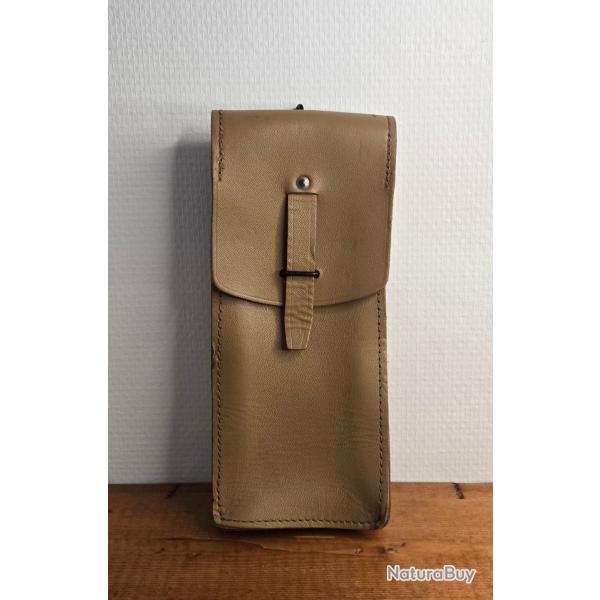 Porte chargeur ( cartouchi�re) en cuire naturel de l'Arm�e francaise