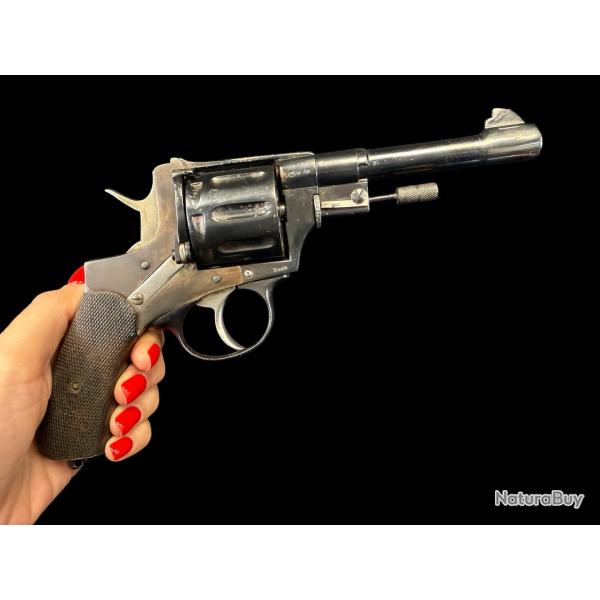 REVOLVER NAGANT MOD�LE 1887 PIPER.  9 COUPS  calibre 7,62 nagant