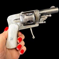 REVOLVER HAMMERLESS cal. 32sw