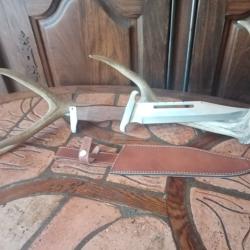 Couteau poignard chasse survie avec &eacute;tui