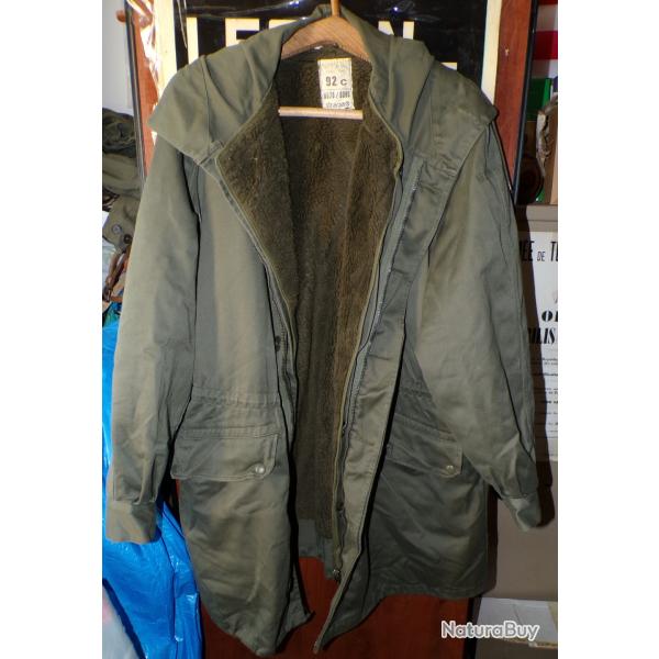 PARKA MILITAIRE DE L'ARMEE FRANCAISE , AVEC CAPUCHE ET DOUBLURE  DE 1981 , TAILLE 92� C SOIT TAILLE