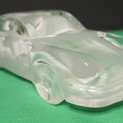 Superbe presse-papiers en cristal  repr&eacute;sentant une Porsche 911 Carrera