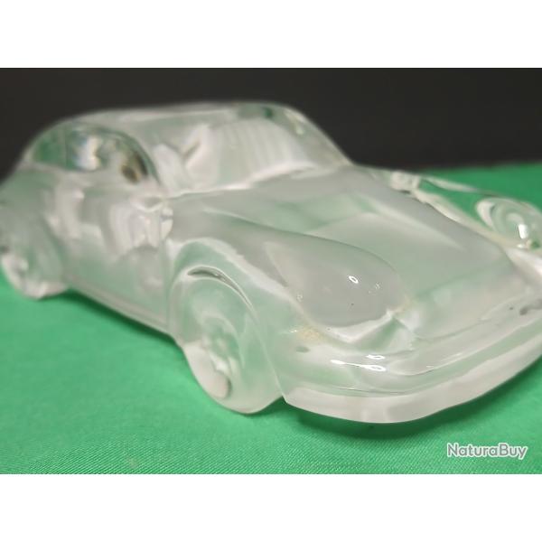 Superbe presse-papiers en cristal  repr�sentant une Porsche 911 Carrera